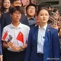 天使保镖，变化、学习与自信的光辉旅程最新章节