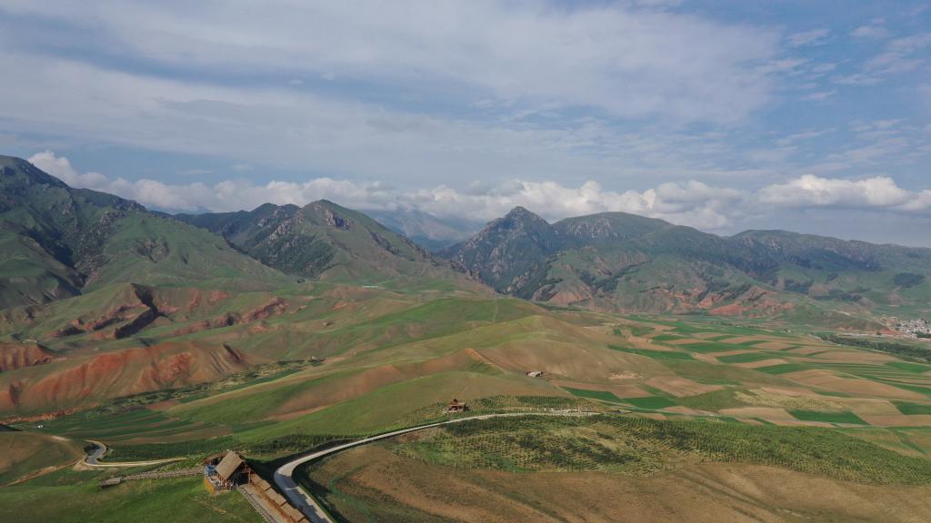 祁连山最新动态，生态恢复与旅游发展并驾齐驱的双重奏