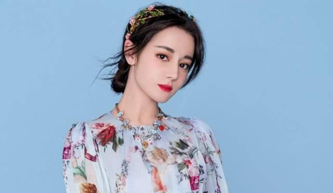 潘婷，舞台与荧屏的璀璨之星