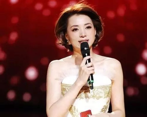中央电视台主持人朱迅，荧屏上的魅力与风采