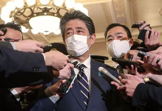 安倍晋三最新动态，变化的力量与励志之旅的轨迹解析